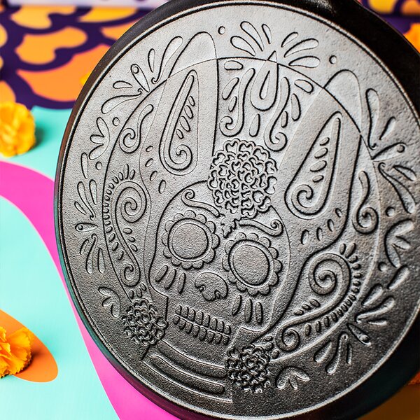 Litinová pánev na palačinky Lodge 26 cm - Xolo Sugar Skull