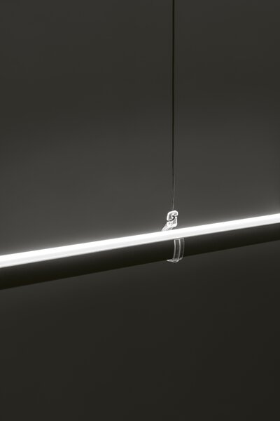 Linea Light 8207 Straight_P3, černé svítidlo nad stůl, 49W LED 2700K, 152x108cm