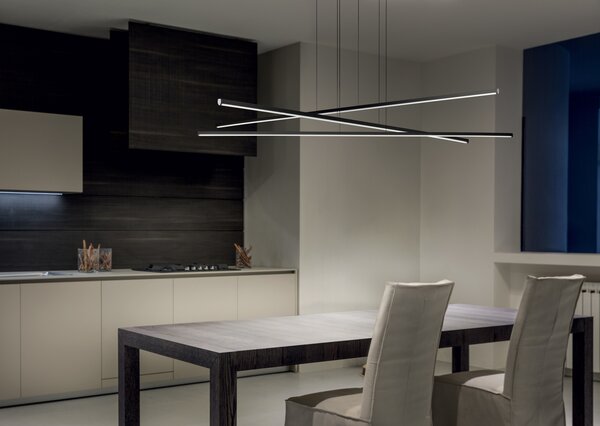 Linea Light 8207 Straight_P3, černé svítidlo nad stůl, 49W LED 2700K, 152x108cm