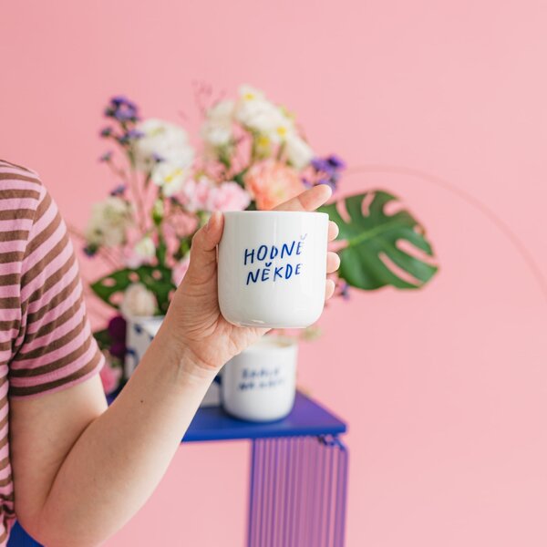 Porcelánový hrnek Hodně někde 270 ml