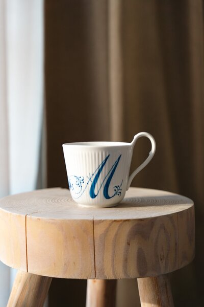 Porcelánový hrnek Alphabet 330 ml – M