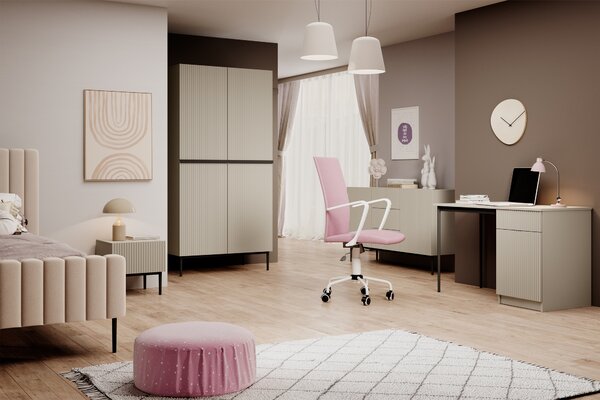 Moderní komoda Nicole 150 cm s šuplíky a ryhovaným čelem - kašmír / černé nohy
