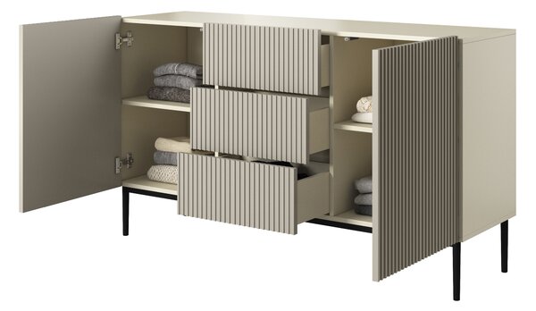 Moderní komoda Nicole 150 cm s šuplíky a ryhovaným čelem - kašmír / černé nohy