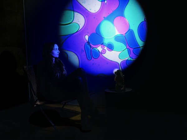 Mathmos Space projektor, oil disk fialová-modrá