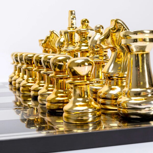 Kare designové šachy Chess (60 x 60 cm)