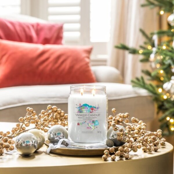 Velká vonná svíčka Yankee Candle Magical Bright Lights Signature