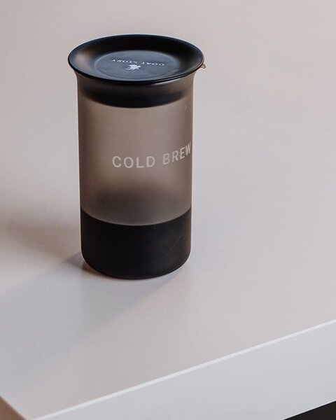 Stylový cold brew kávovar se sítkem GOAT STORY