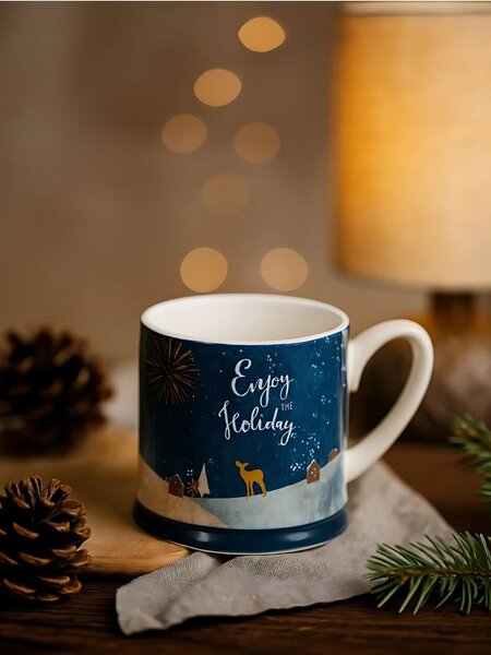 Sinsay - Keramický vánoční hrnek s nápisem „Enjoy the Holiday“ - vícebarevná