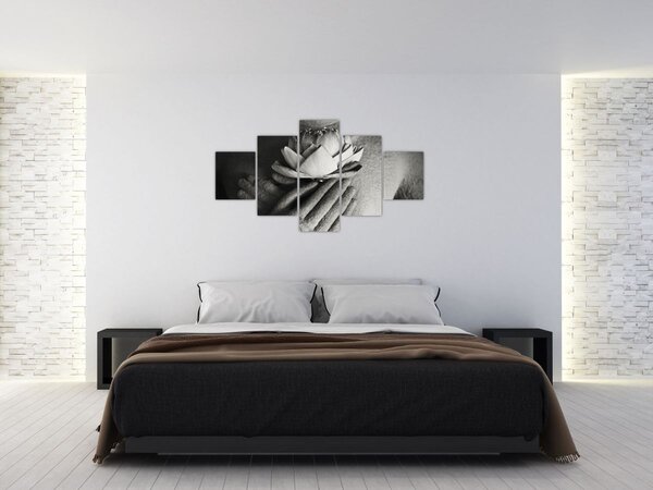 Obraz - Lotos v rukou Buddhy (125x70 cm)