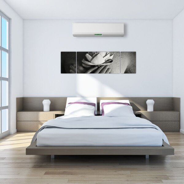 Obraz - Lotos v rukou Buddhy (170x50 cm)