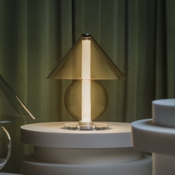Marset A724-100-46-22K Fragile, designová stolní lampa LED 3,6W 2200K z ambrového skla se stmívačem, výška 35cm