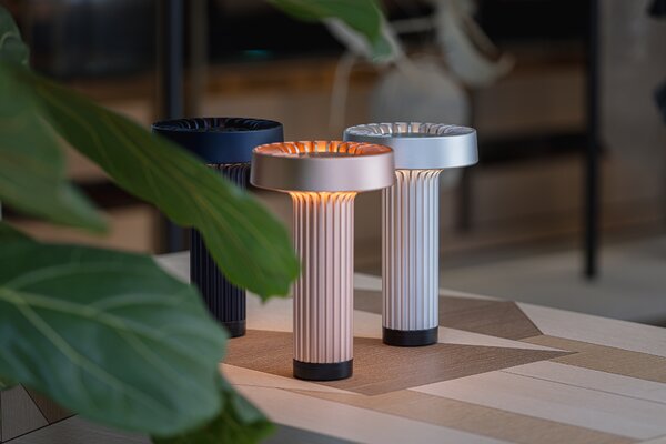 Ambientec Fotica Rose, přenosná lampička z růžového hliníku, LED 1800-2500K dotykové stmívání, Ø13x20,5cm, IP66