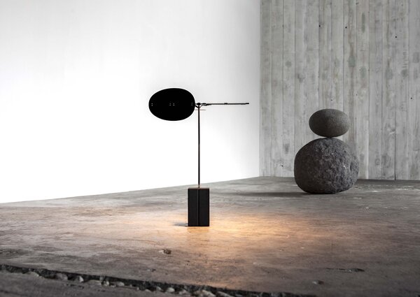 Ambientec Sage Black, přenosná černá lampička, LED 2200-2400K dotykové stmívání, výška 29,9cm