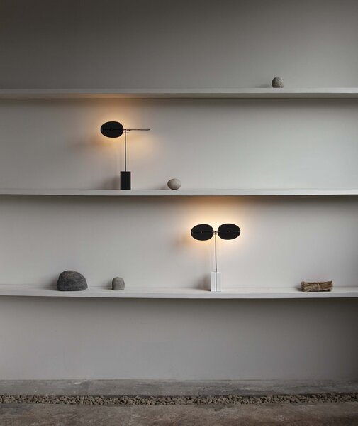 Ambientec Sage White, přenosná černobílá lampička, LED 2200-2400K dotykové stmívání, výška 29,9cm