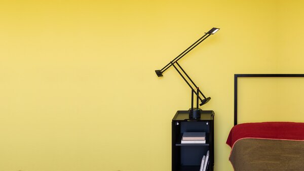 Artemide A009210 Tizio Led, designová černá stolní LED lampa s dotykovým stmívačem., 1x8W LED, 119 cm