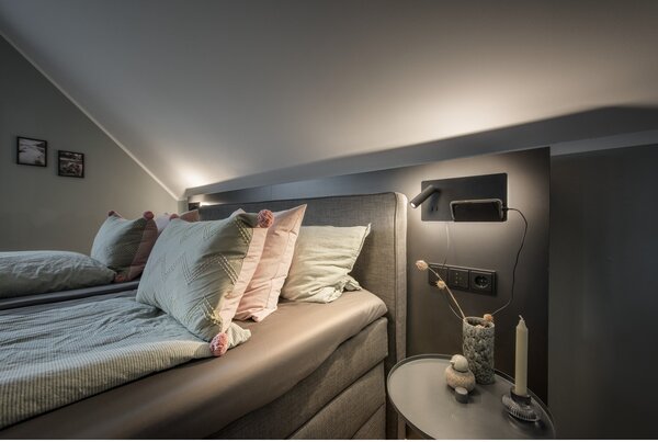 SLV 1003455 Somnila Flex, nástěnné svítidlo k posteli, LED 13W 3000K, černá, verze vlevo, USB přípojka