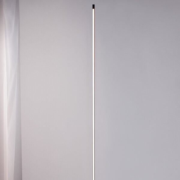 Černá kovová stojací LED lampa Nova Luce Colby 150 cm