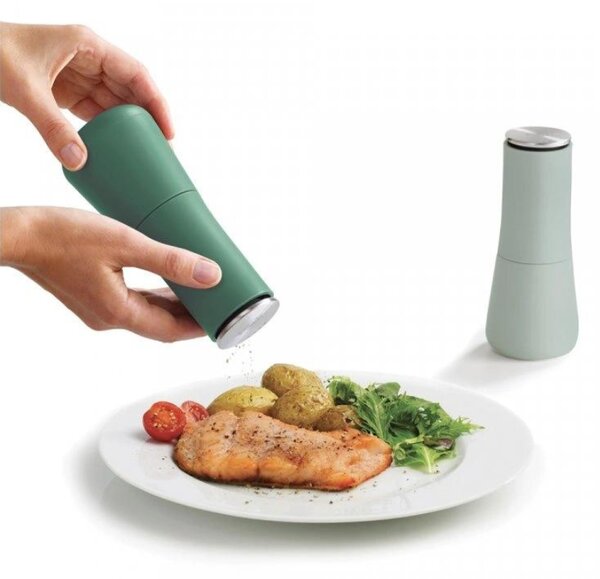 Joseph Joseph Set dvou zelených plastových mlýnků na sůl a pepř Milltop 16,9 cm