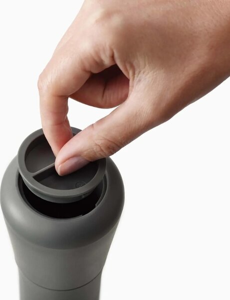 Joseph Joseph Set dvou béžovo-šedých plastových mlýnků na sůl a pepř Milltop 16,9 cm
