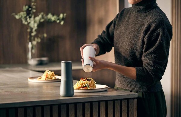 Joseph Joseph Sada salátové mísy a mlýnků na pepř a sůl Serve It In Style