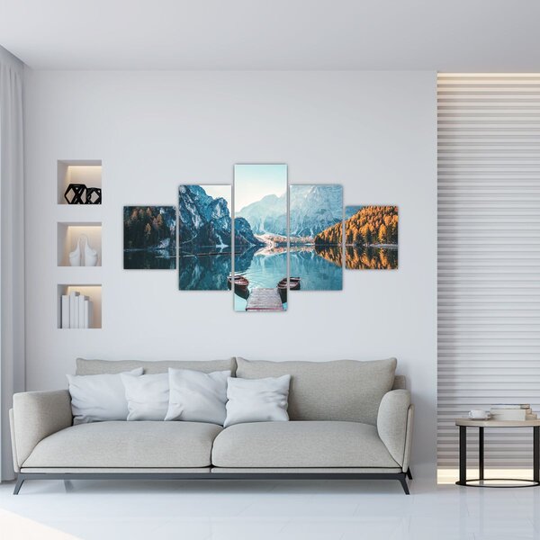 Obraz - Lodě na jezeře Braies (125x70 cm)