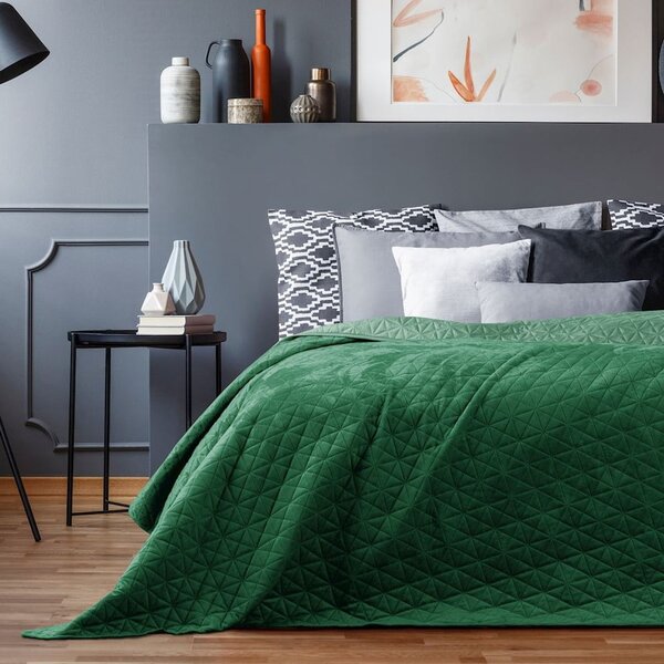Zelený sametový prošívaný přehoz 170x210 cm Laila – AmeliaHome
