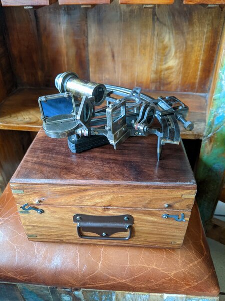SHI SHAKTI Enterprises Mosazný sextant v krabičce XXL Kelvin and Hughes London 1917