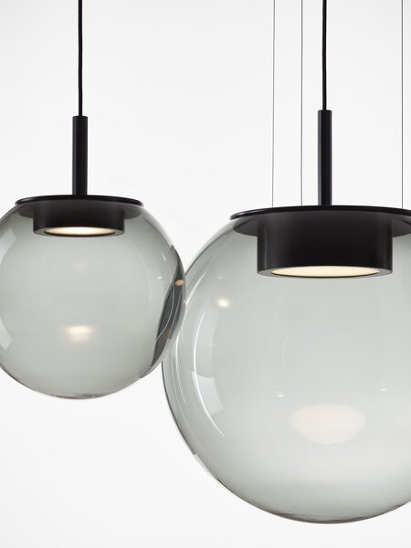 Designová závěsné svítidlo Brokis Orbis PC1290, ø 30cm Povrch Montury: kov - černý matný komaxit (CCS846), Barva skla: světle růžová - transparentní sklo (CGC46), Povrchová úprava baldachýnu: kov - černý matný komaxit (CCSC619)