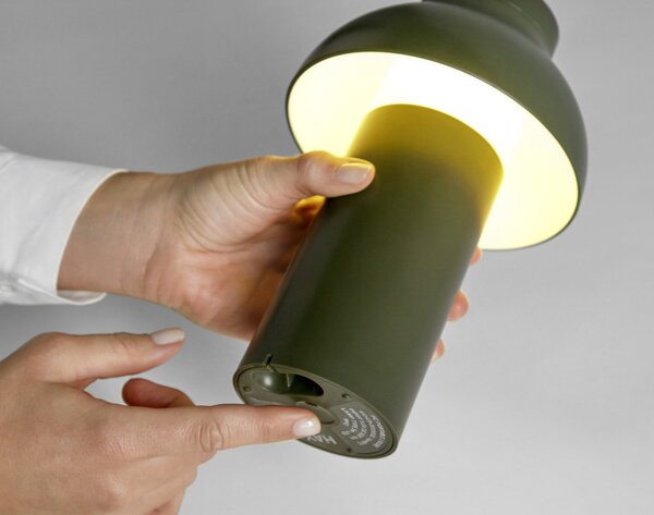 HAY Přenosná stolní lampa PC Portable, olive AE913