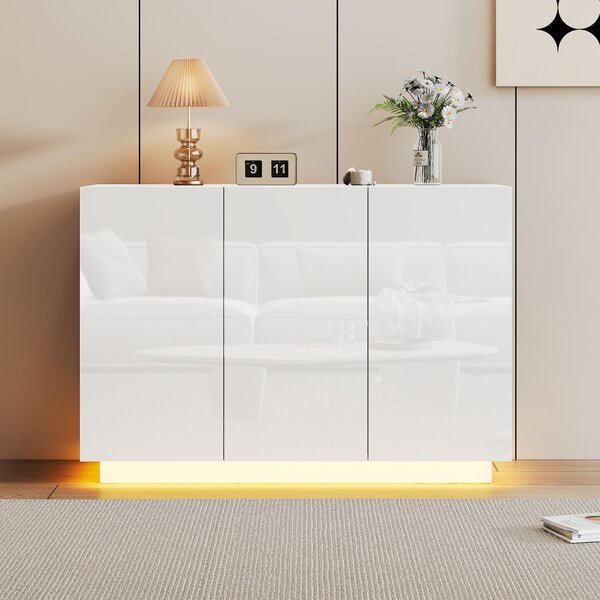 Bílá, lesklá komoda, kombinace otevřených a uzavřených prostor, podsvícení LED, moderní design