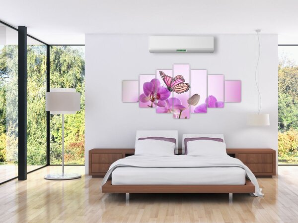 Obraz - Motýl na květech orchideje, lila (210x100 cm)