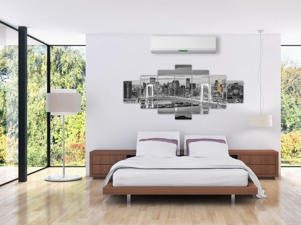 Obraz - Velkoměsto se žlutou věží (210x100 cm)