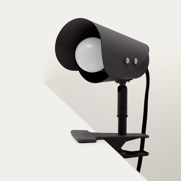 Malá černá kovová stolní lampa s klipem Kave Home Jula