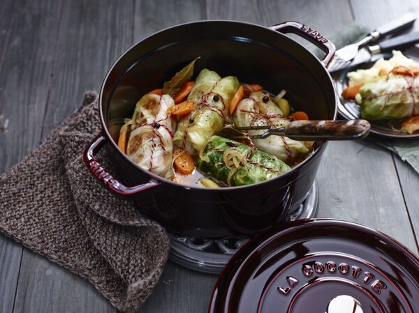 Litinový hrnec Staub 22 cm, grenadina