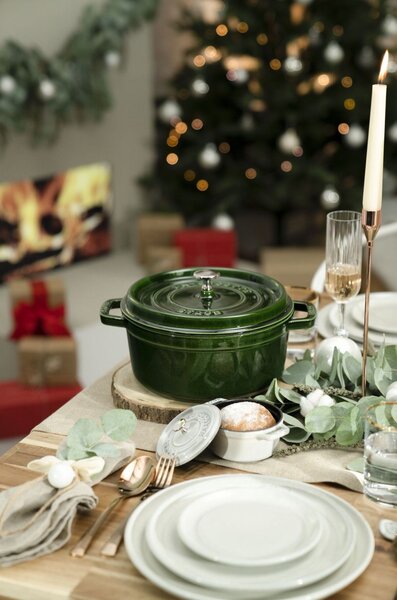 Oválný litinový hrnec Staub 31 cm, bazalka