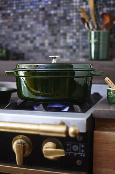 Oválný litinový hrnec Staub 31 cm, bazalka