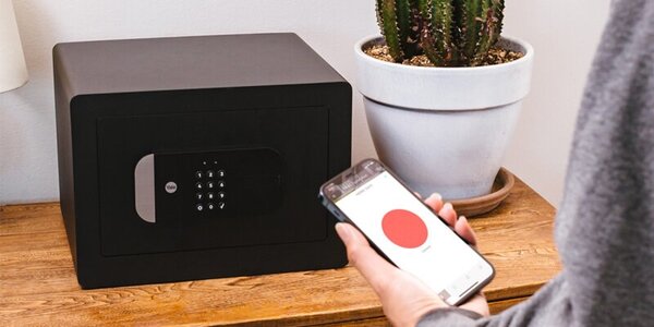 Volně stojící trezor Yale Smart Safe YSS/250/EB1 černý