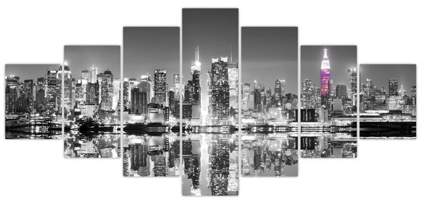 Obraz - New York a fialový mrakodrap (210x100 cm)