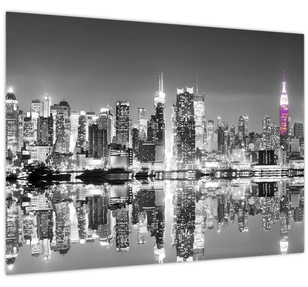 Obraz - New York a fialový mrakodrap (70x50 cm)