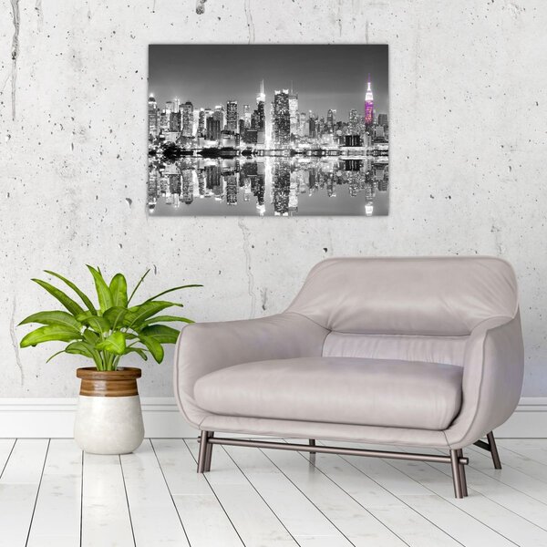 Obraz - New York a fialový mrakodrap (70x50 cm)