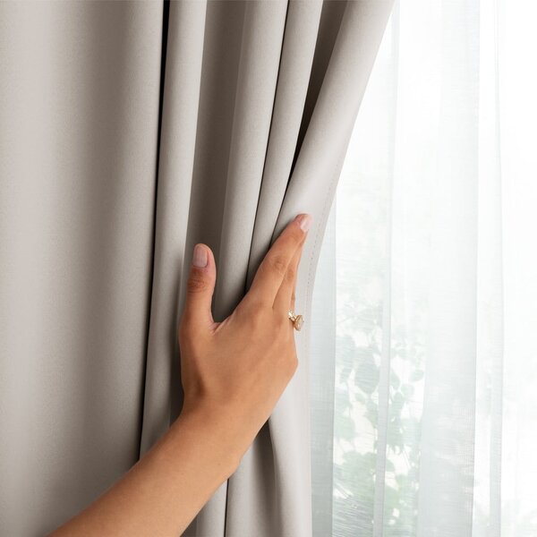 Béžový dimout závěs 140x175 cm Kierra – Restilo