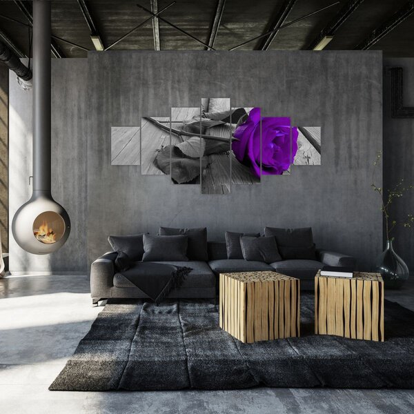 Obraz - Fialová růže se zeleným stonkem (210x100 cm)