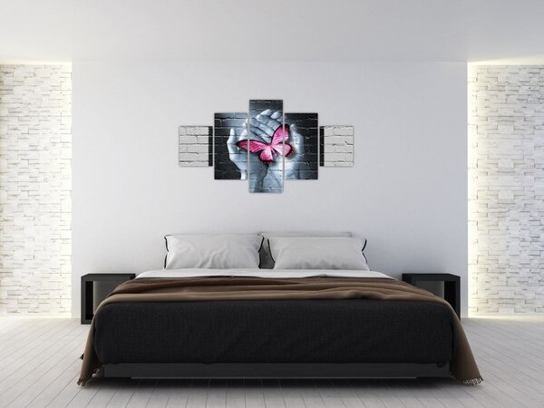 Obraz - Růžový motýl ve zdi (125x70 cm)