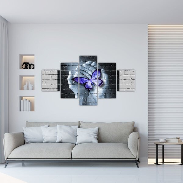 Obraz - Fialový motýl na zdi (125x70 cm)