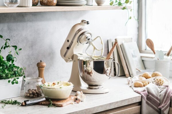 Kuchyňský robot KitchenAid Artisan 5KSM175 - červená metalíza
