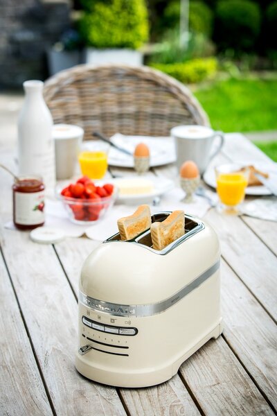 Toustovač KitchenAid Artisan 5KMT2204 - královská červená