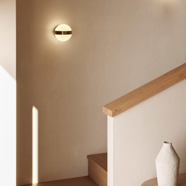 Bílo zlatá skleněná nástěnná lampa Kave Home Anasol 15 cm