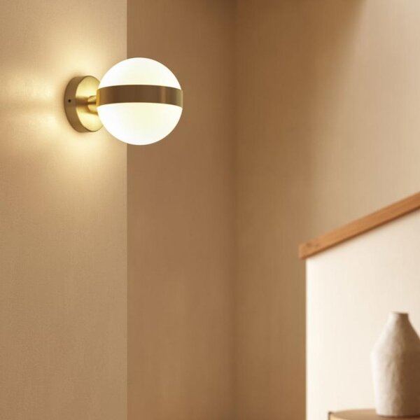 Bílo zlatá skleněná nástěnná lampa Kave Home Anasol 15 cm