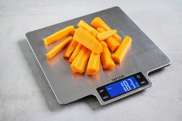 Taylor Pro digitální kuchyňská váha do 10 kg s velkou vážicí plochou – přesná váha na vaření a pečení, funkce TARE a HOLD