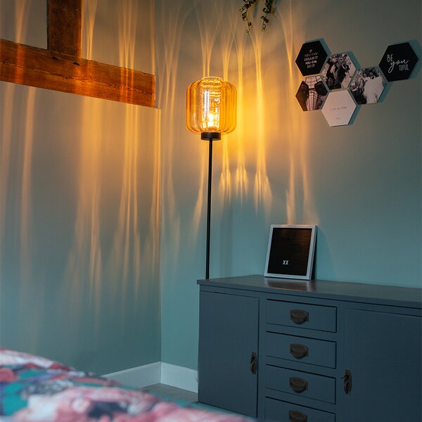 Designová stojací lampa černá s jantarovým sklem - Qara